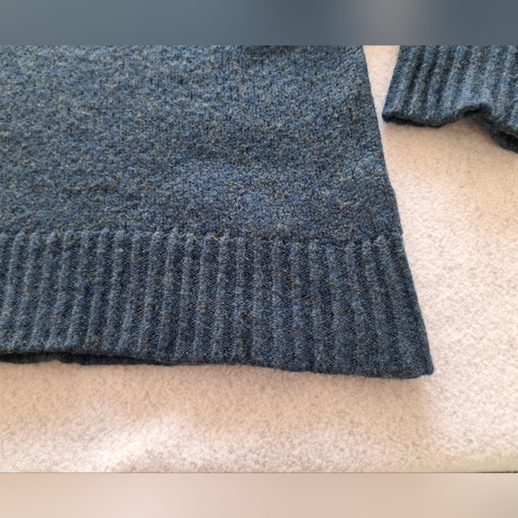 Banana Republic Wool Cotton Blend Teal V-Neck Petite Sweater - Picture 5 of 12